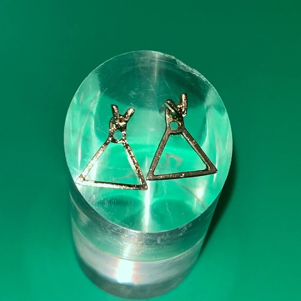 Triangle earrings - Picture 3 of 3